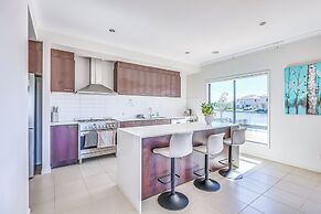 StayAU 5BR Lakefront Escape Point Cook