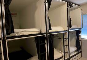 OYO 91036 J CAPSULE HOTEL JALAN BUKIT