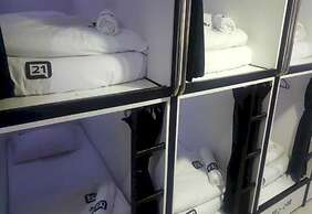 OYO 91036 J CAPSULE HOTEL JALAN BUKIT