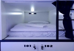 OYO 91036 J CAPSULE HOTEL JALAN BUKIT