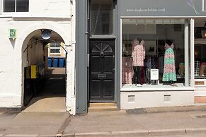 The Emporium - Stylish 2BD in Winchcombe