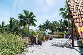 Tropical Beachfront 4 Bdr Villa - KBR24