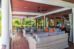 Tropical Beachfront 4 Bdr Villa - KBR24