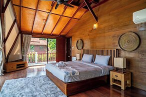 Tropical Beachfront 4 Bdr Villa - KBR24