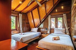 Tropical Beachfront 4 Bdr Villa - KBR24