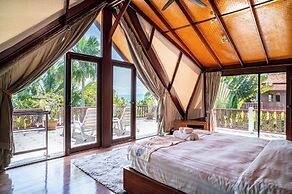 Tropical Beachfront 4 Bdr Villa - KBR24