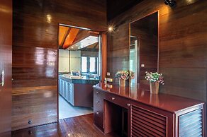 Tropical Beachfront 4 Bdr Villa - KBR24