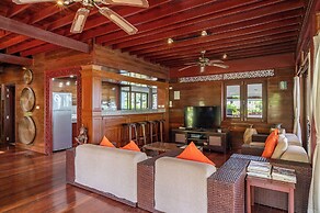 Tropical Beachfront 4 Bdr Villa - KBR24