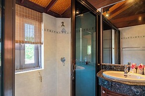 Tropical Beachfront 4 Bdr Villa - KBR24