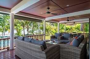 Tropical Beachfront 4 Bdr Villa - KBR24