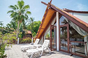 Tropical Beachfront 4 Bdr Villa - KBR24