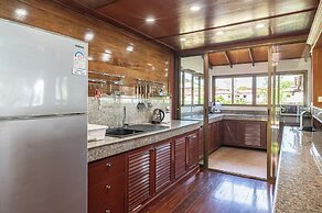 Tropical Beachfront 4 Bdr Villa - KBR24