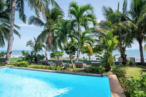 Tropical Beachfront 4 Bdr Villa - KBR24