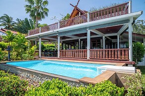 Tropical Beachfront 4 Bdr Villa - KBR24