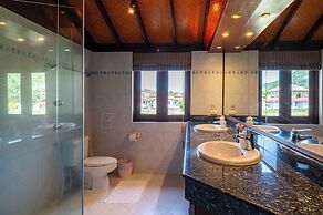 Tropical Beachfront 4 Bdr Villa - KBR24