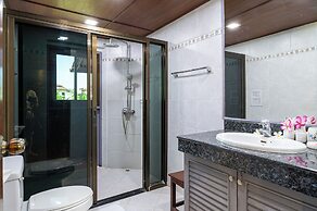 Tropical Beachfront 4 Bdr Villa - KBR24