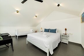 88 Steps Villa 4BR Seaside An Bang Beach