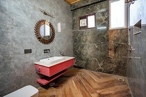 Golden Oak by The Lake Hill