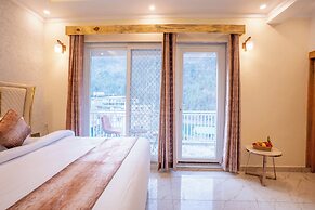 Golden Oak by The Lake Hill