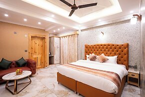 Golden Oak by The Lake Hill