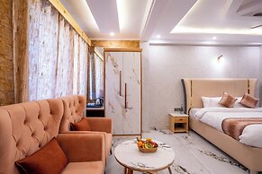 Golden Oak by The Lake Hill