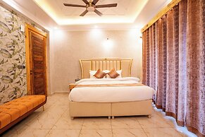 Golden Oak by The Lake Hill