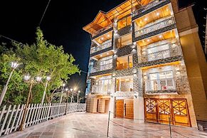 Golden Oak by The Lake Hill