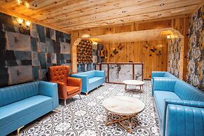 Golden Oak by The Lake Hill