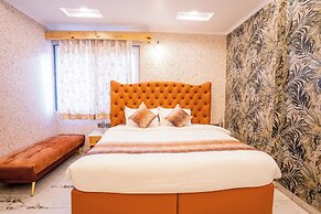 Golden Oak by The Lake Hill