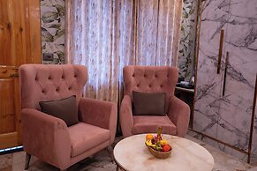 Golden Oak by The Lake Hill