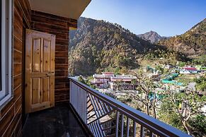 Golden Oak by The Lake Hill