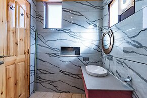 Golden Oak by The Lake Hill