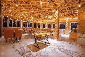 Golden Oak by The Lake Hill