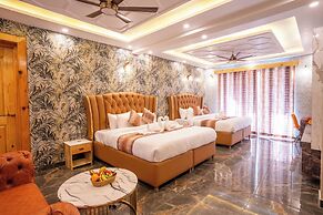 Golden Oak by The Lake Hill