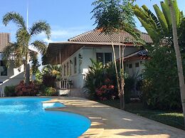 Nuch's Apple Guest House