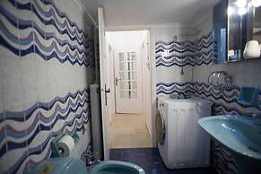 Cozy Apartment With sea View Next to Marina Zeas