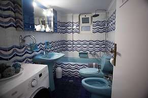 Cozy Apartment With sea View Next to Marina Zeas