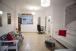 Cozy Apartment With sea View Next to Marina Zeas