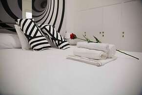 Cozy Apartment With sea View Next to Marina Zeas