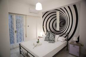 Cozy Apartment With sea View Next to Marina Zeas