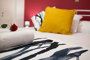 Cozy Apartment With sea View Next to Marina Zeas