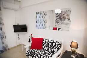 Cozy Apartment With sea View Next to Marina Zeas