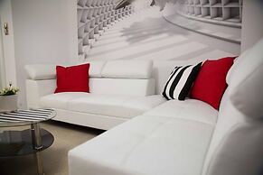 Cozy Apartment With sea View Next to Marina Zeas