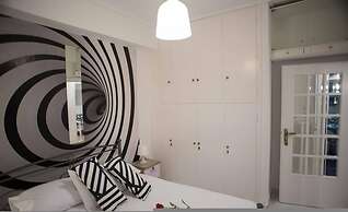 Cozy Apartment With sea View Next to Marina Zeas