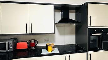 Ibate Apartments - Cozy 2 Bedroom Home