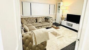 Ibate Apartments - Cozy 2 Bedroom Home