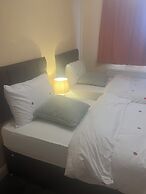 Cozy Basildon Retreat With 3 Bedrooms Free Parking
