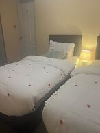 Cozy Basildon Retreat With 3 Bedrooms Free Parking