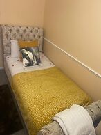 Cozy Basildon Retreat With 3 Bedrooms Free Parking