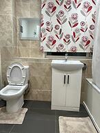 Cozy Basildon Retreat With 3 Bedrooms Free Parking